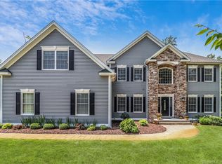 35 Starr Ln, Bethel, CT 06801