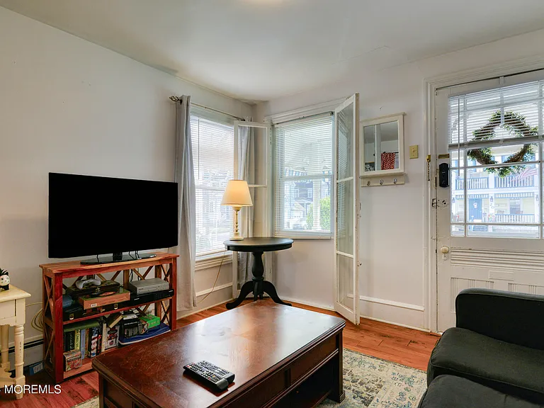 19 Webb Ave #1E — Photo 8
