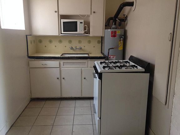 3rd image of 124 Aliso Dr NE APT 7