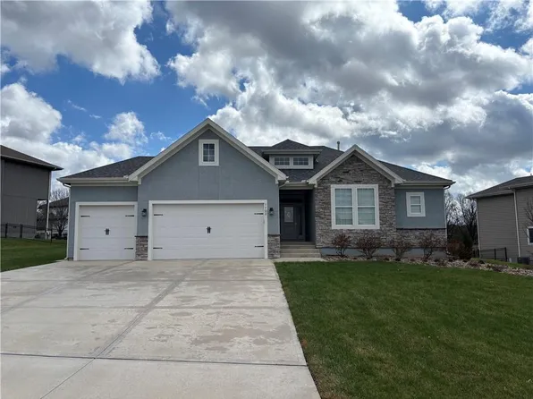 7703 Green St, Shawnee, KS 66227