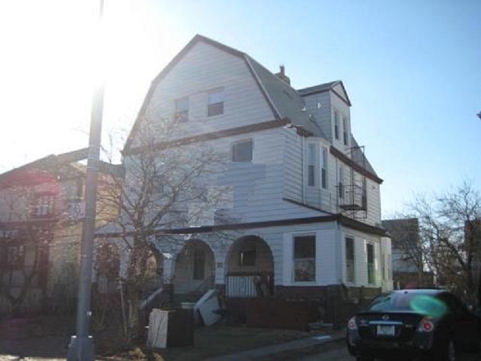1st image of 4024 Manhattan Ave