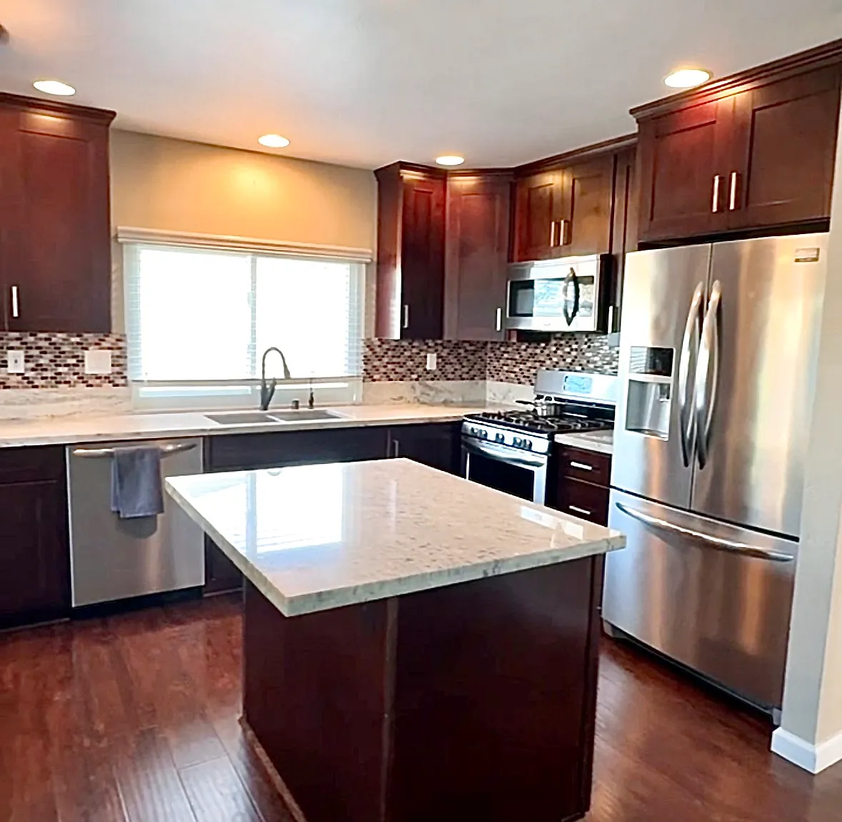 2126 Shoreview Pl — Photo 2