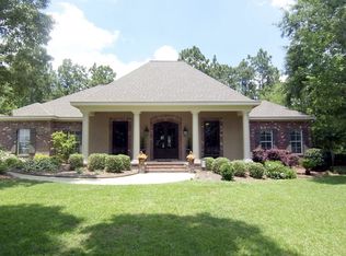 16 Highpointe Dr, Hattiesburg, MS 39402
