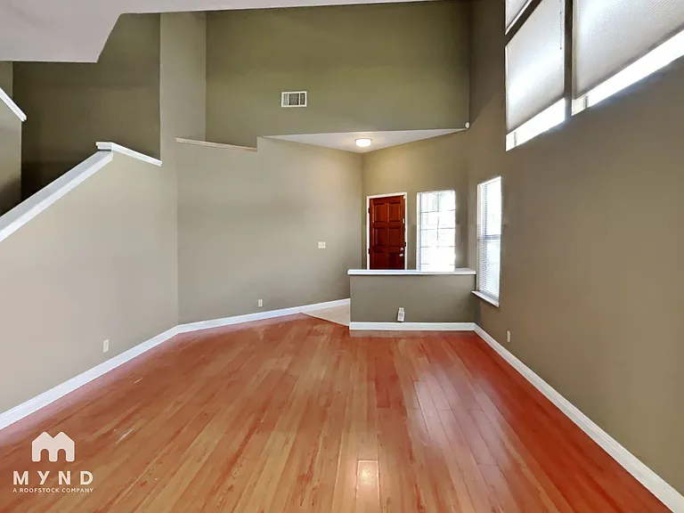 4721 Shannondale Dr — Photo 3