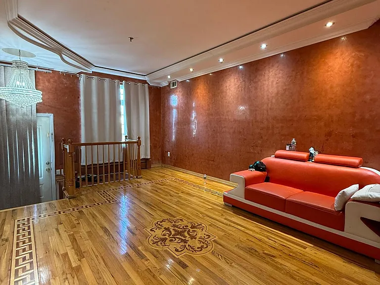 22 Quincy Ave — Photo 3