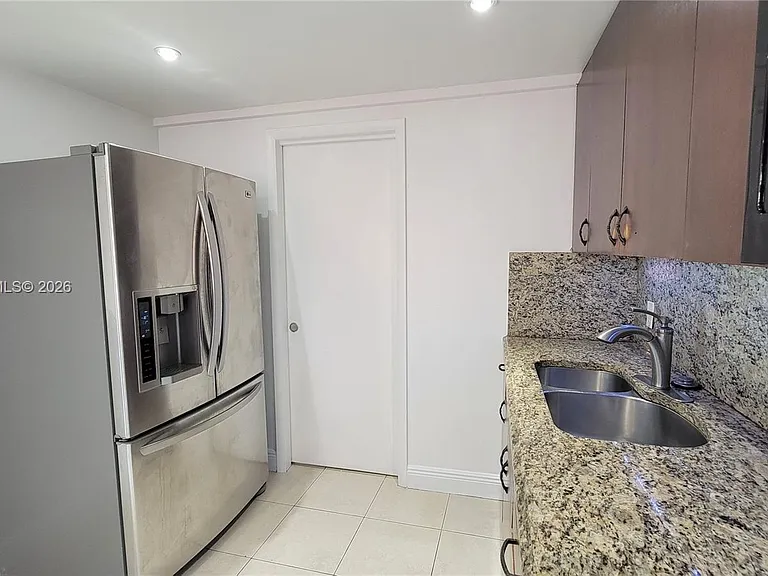 14200 NE 15th Ave — Photo 6