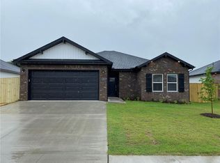 221 Williams Ct, Centerton, AR 72719