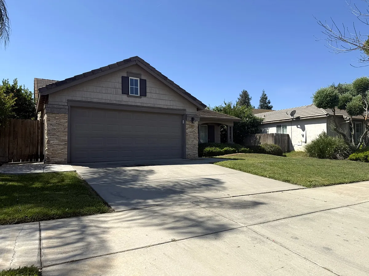 Building Photo - 1360 Breezeway Ln