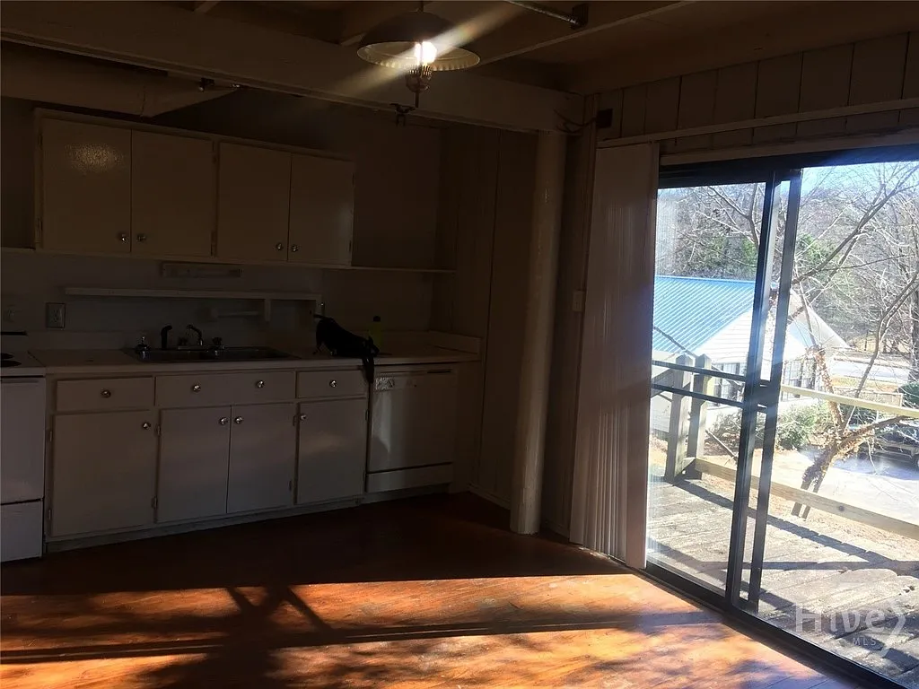 2 bed, 1.5 bath, 722 sqft, $1,125 — Photo 3