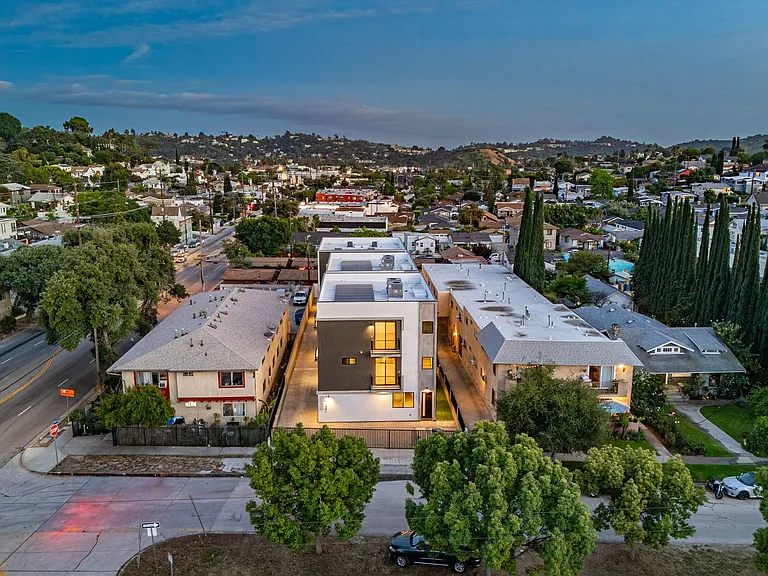 Rare Brand New Luxury Townhomes in Trendy Highland Park — Photo 35
