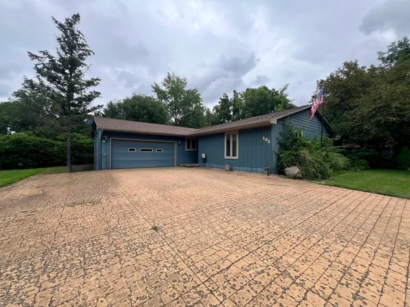 102 Jennifer Dr, Mahomet, IL 61853