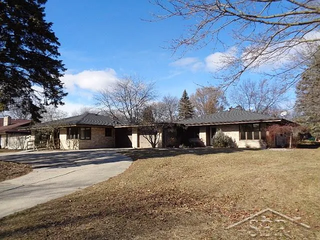 5550 Colony Dr N photo 1