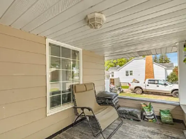 521 N Shilling Ave — Photo 2
