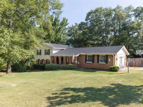 1710 Oak Bowery Rd, Opelika, AL 36801