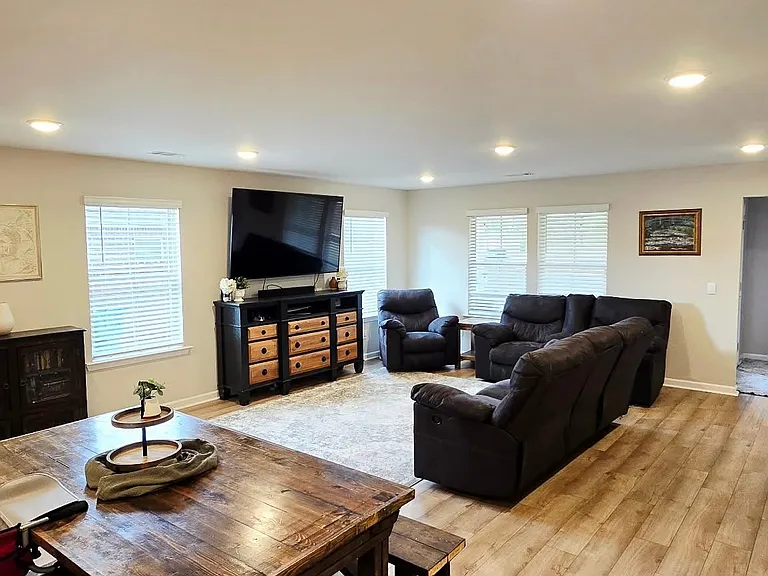 112 Kohn Dr — Photo 30