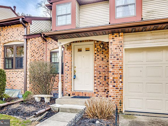 2nd image of 25 Greensward Ln