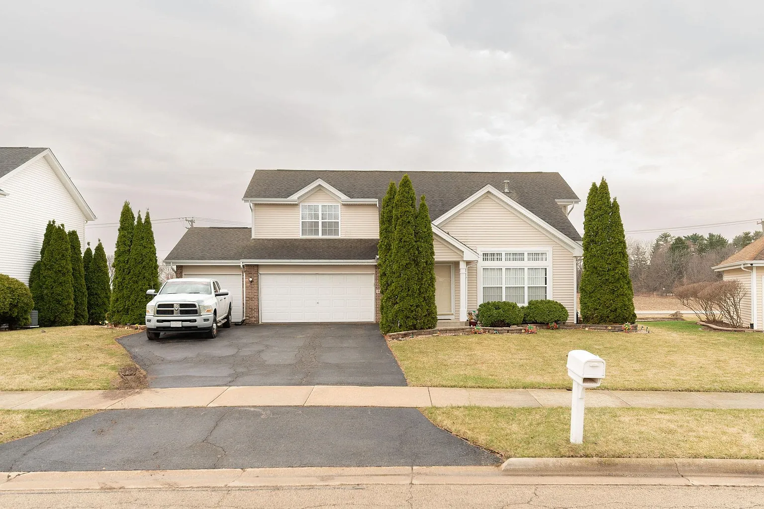 3842 Dunbury Ln photo 1