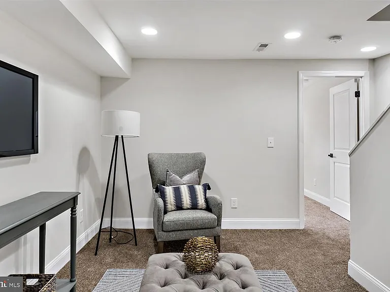 1013 S Baylis St — Photo 38