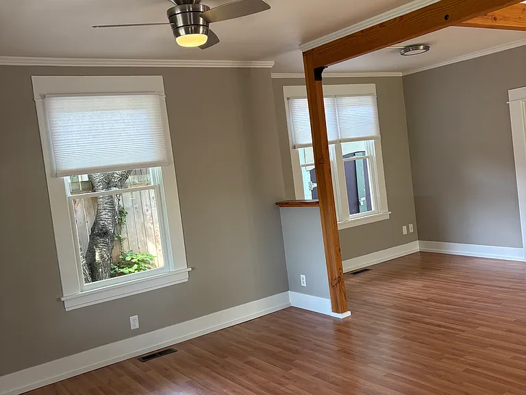 2526 Moore St — Photo 8