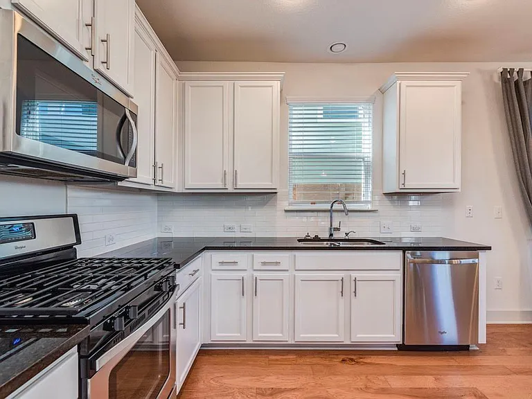 2208 Capulet St — Photo 8
