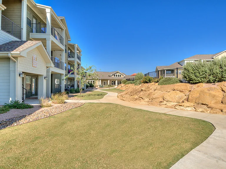 La Contessa Apartments — Photo 6