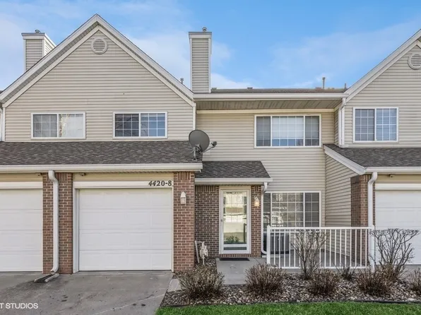 4420 104th St APT 8, Urbandale, IA 50322