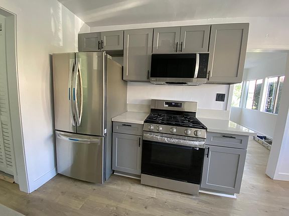 4th image of 471 Normandie Pl #471