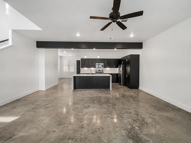 211 Lynn Dr — Photo 42