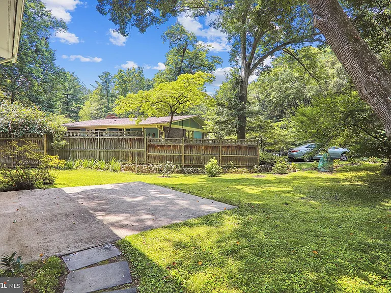 3945 Rickover Rd — Photo 34