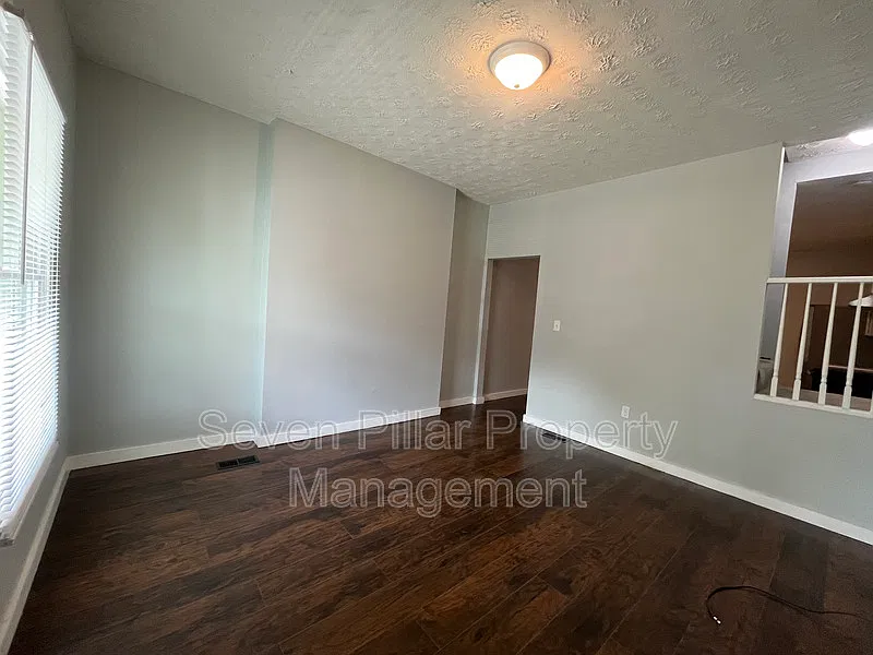 2 bed, 1.0 bath, 947 sqft, $1,090 — Photo 4
