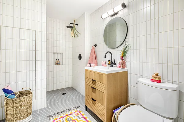 Sold by Compass | media 7