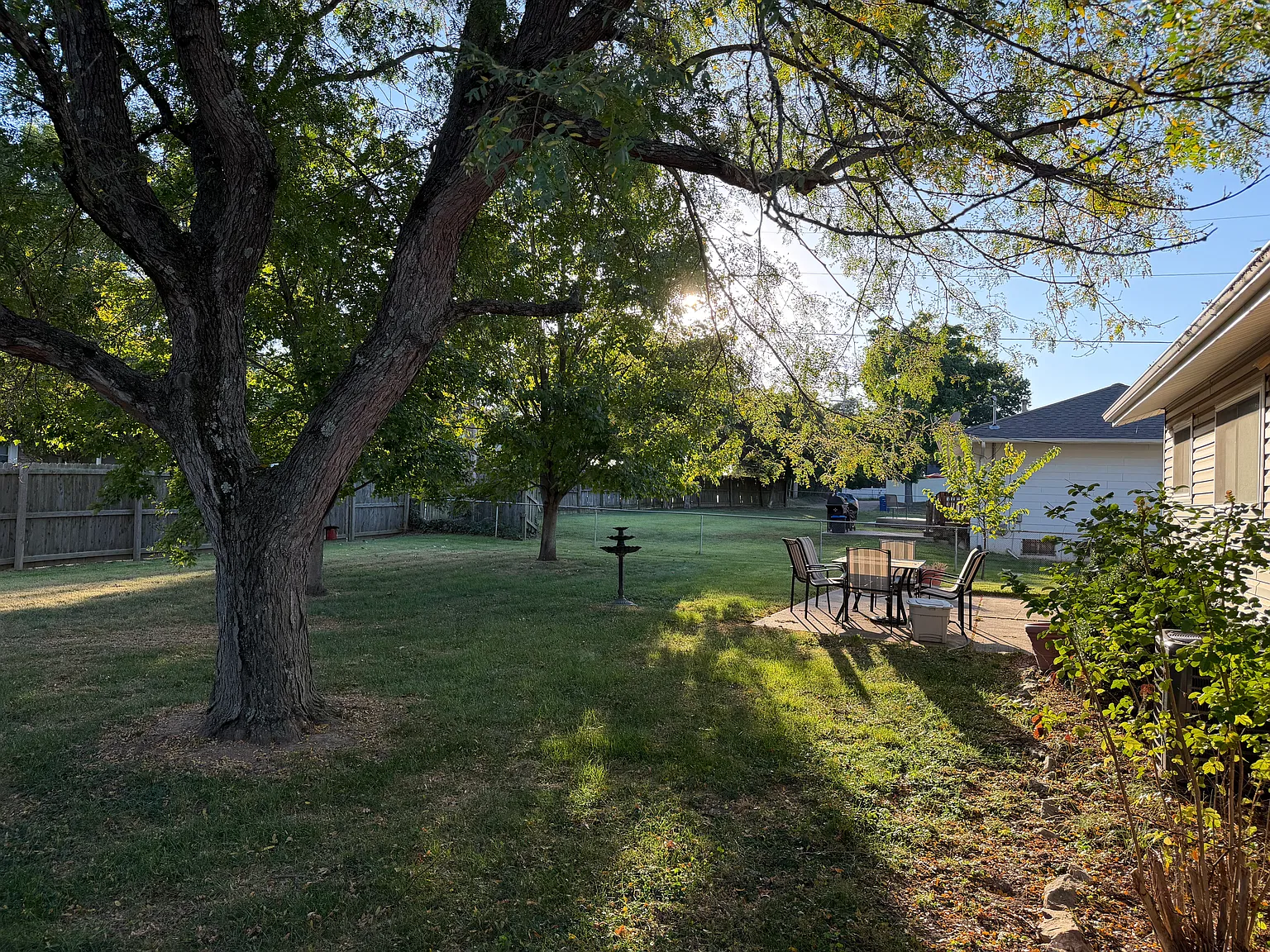 3 bed, 1600 sqft, $2,250 — Photo 3