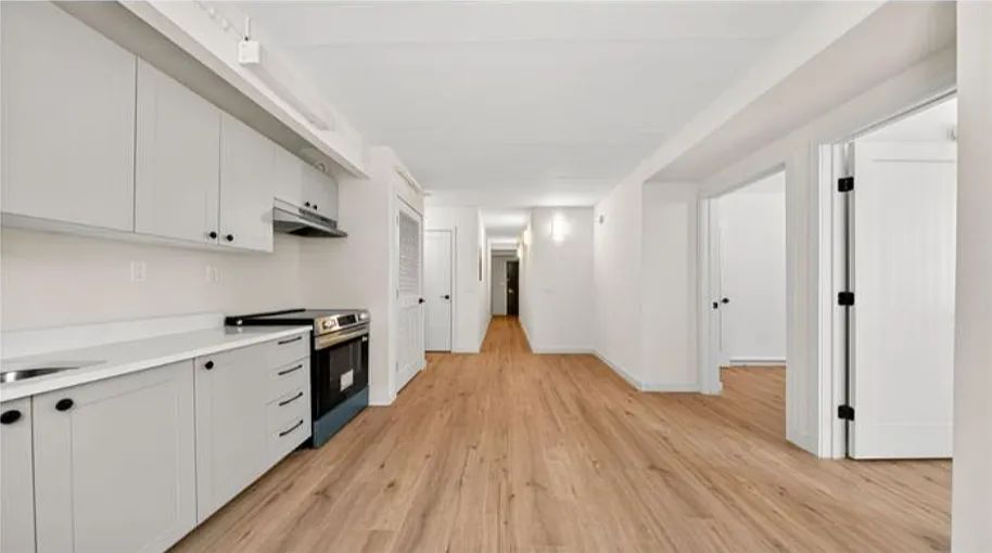 3 bed, 1000 sqft, $3,544 — Photo 4