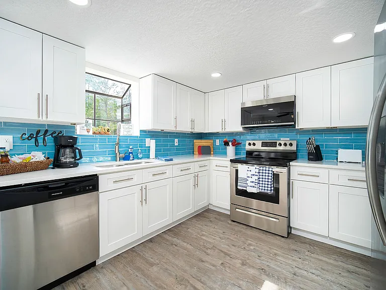 Winterhawk Dr — Photo 45