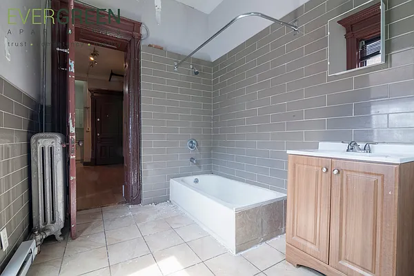 Rented by ERNY LLC | media 4