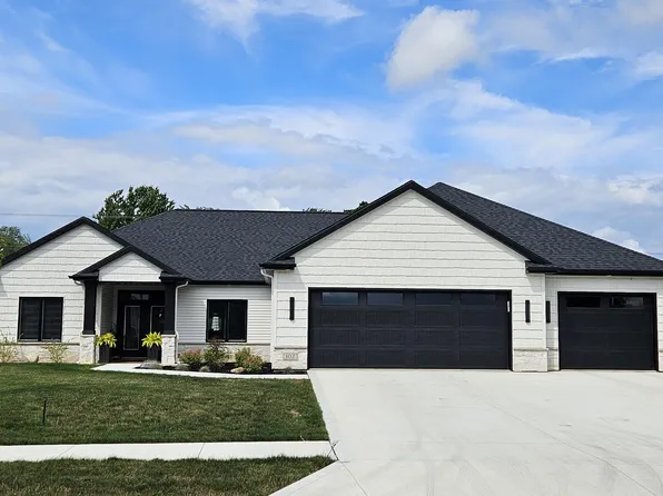 102 Fox Trail Dr, Auburn, IN 46706