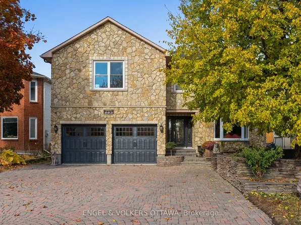 563 Merkley Dr, Ottawa, ON K4A 1V9