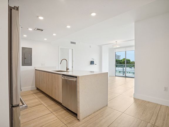 5th image of 13800 Highland Dr #404