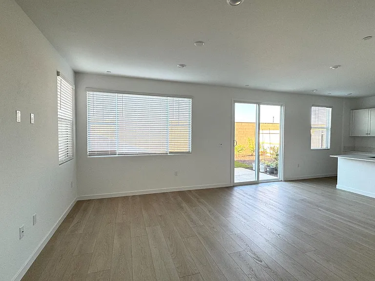 8524 Anker Way — Photo 6