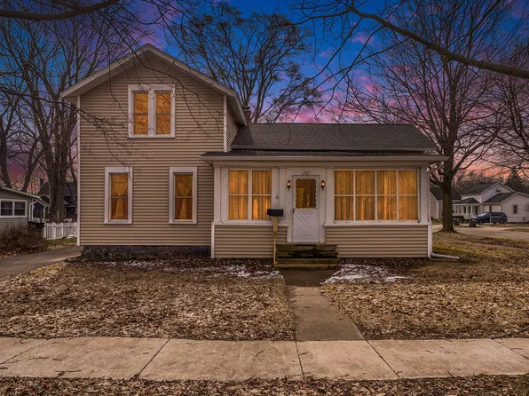202 E Plainwell St, Plainwell, MI 49080