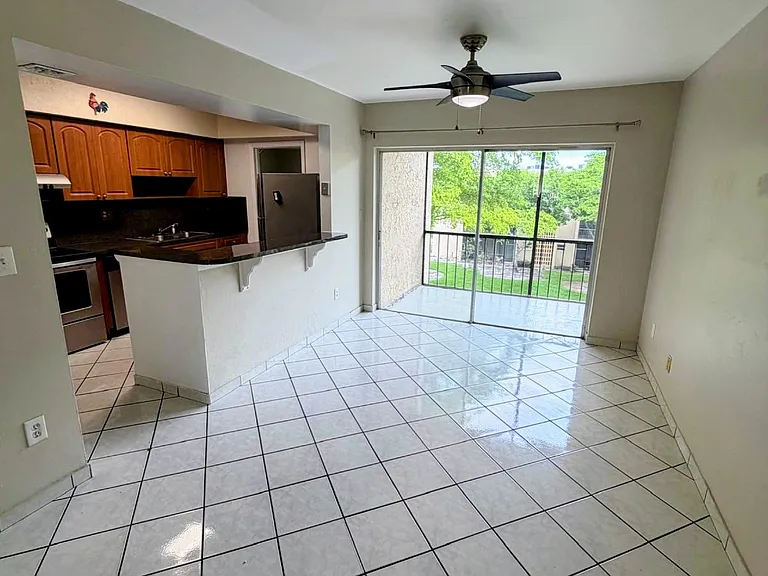 8401 SW 107th Ave — Photo 3