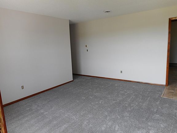 5th image of 205 Woodcrest Dr