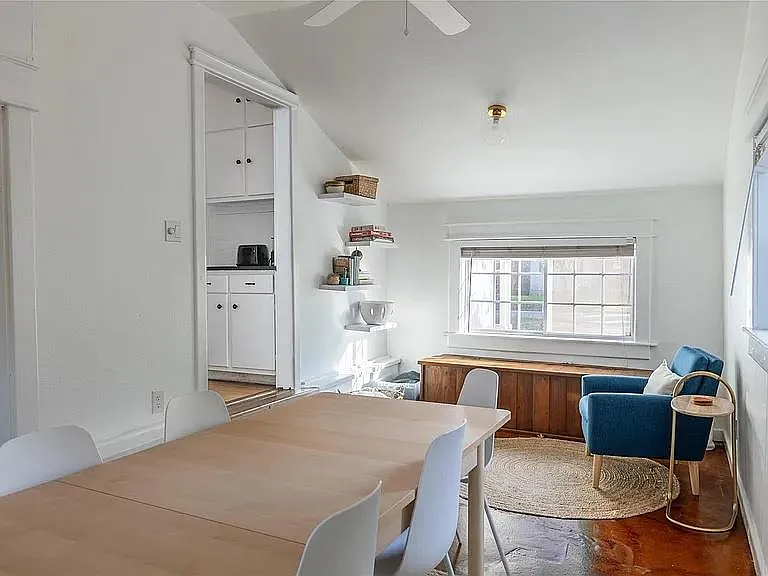 1028 E 43rd St — Photo 5