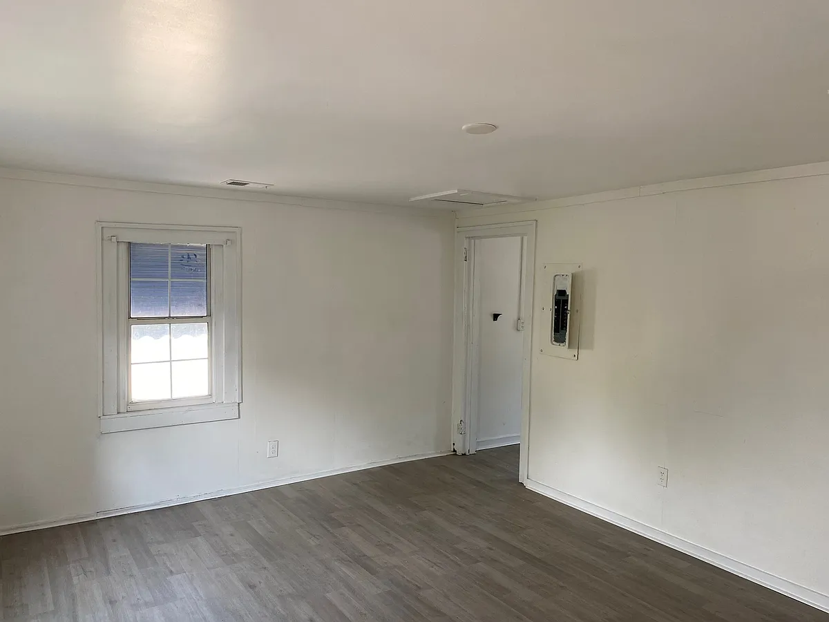 Building Photo - 2229 Delano St #B