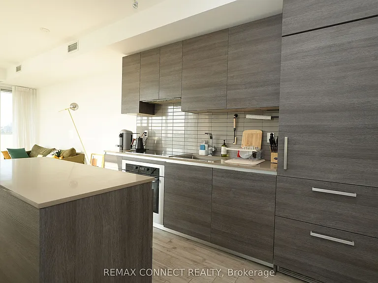 200 Bloor St W #2009 — Photo 12