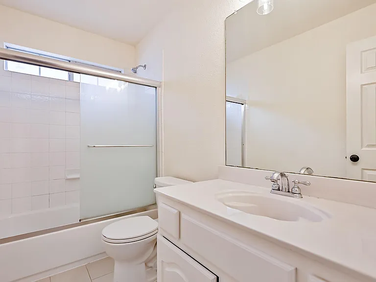 2716 Eastland Dr — Photo 29