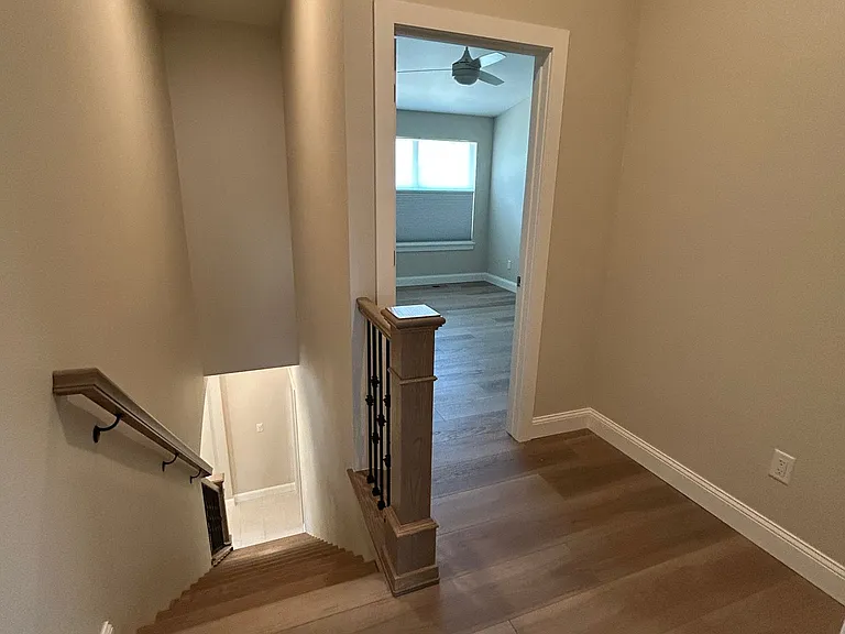 536 E Mulberry St — Photo 20