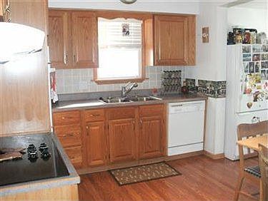 2nd image of 1613 Brownlee Ave
