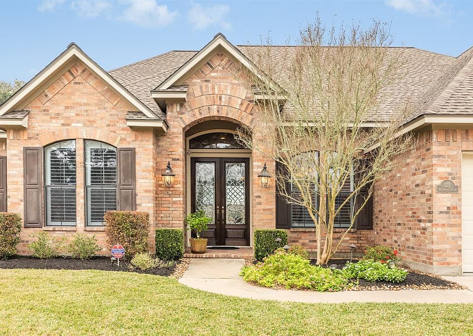 1st image of 125 Deerwood Dr