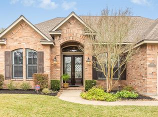 125 Deerwood Dr, Lake Jackson, TX 77566